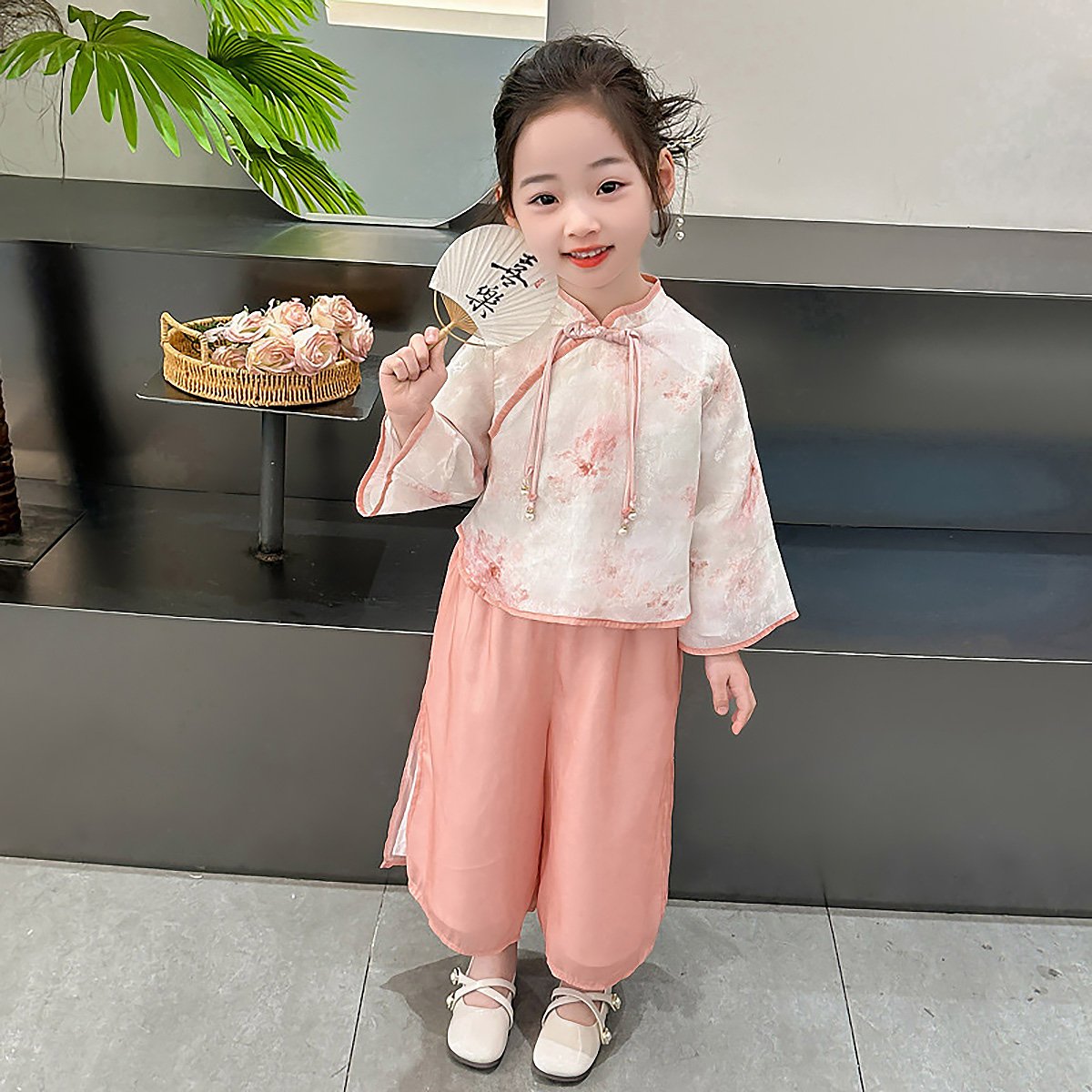 Girls Hanfu Two-Piece Set with embroidered traditional Chinese fashion