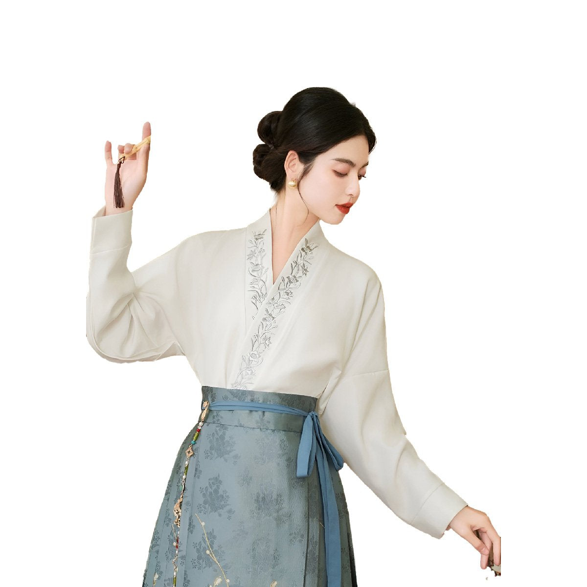 Elegant Chinese style set with horseface skirt and embroidered blouse