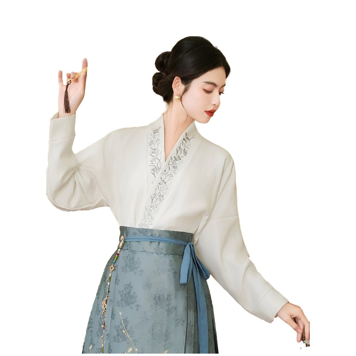 Elegant Chinese style set with horseface skirt and embroidered blouse