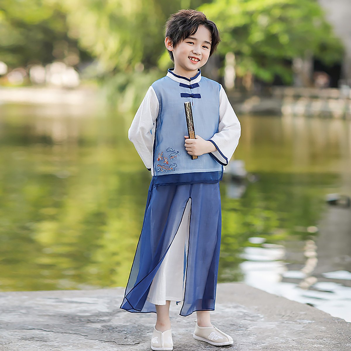 Boys Chinese Outfit with embroidered Hanfu traditional clothing