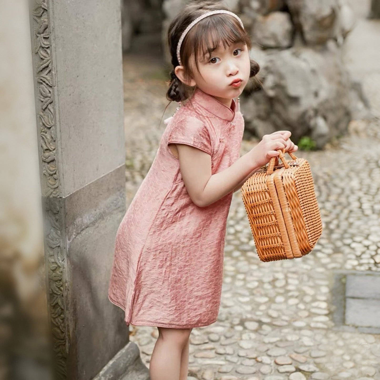 Pink Chinese dress cheongsam for girls with floral patterns